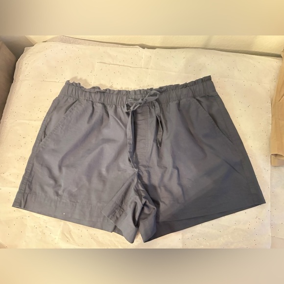 LOFT Taupe Relaxed Shorts
Set of two Loft brand shorts size L - Picture 3 of 6